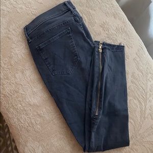 MOTHER LOOKER ZIP FRAY BLACK DENIM JEANS